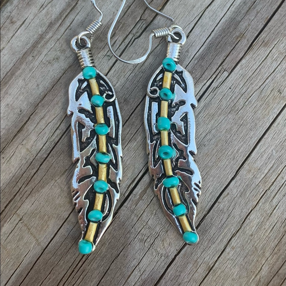 Light weight. Fashion feather earrings SS Earwire